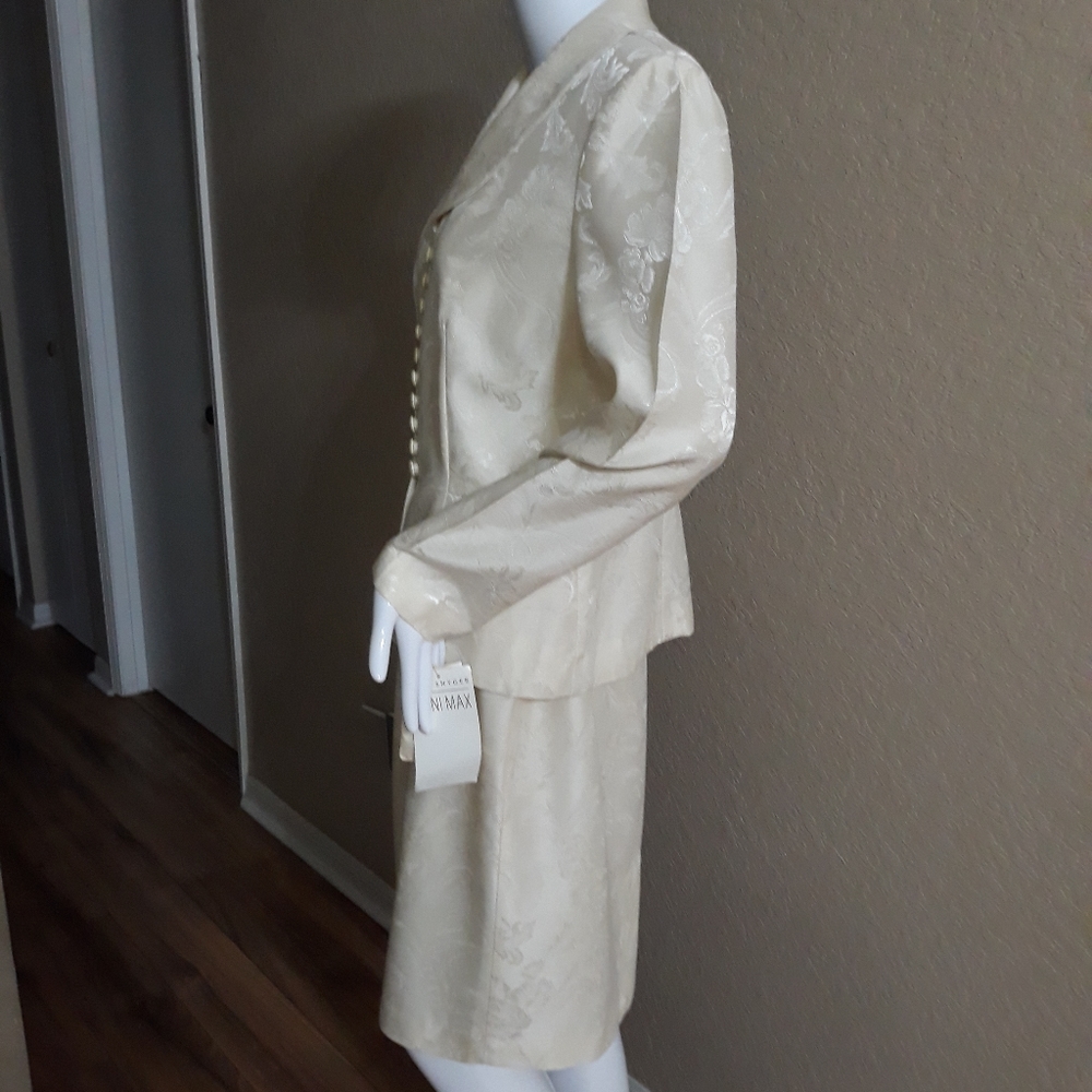 Lois Snyder Dani Max Skirt set